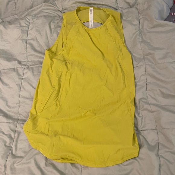 lululemon athletica Tops - NWOT LULULEMON TANK TOP SIZE 8 NEVER WORN